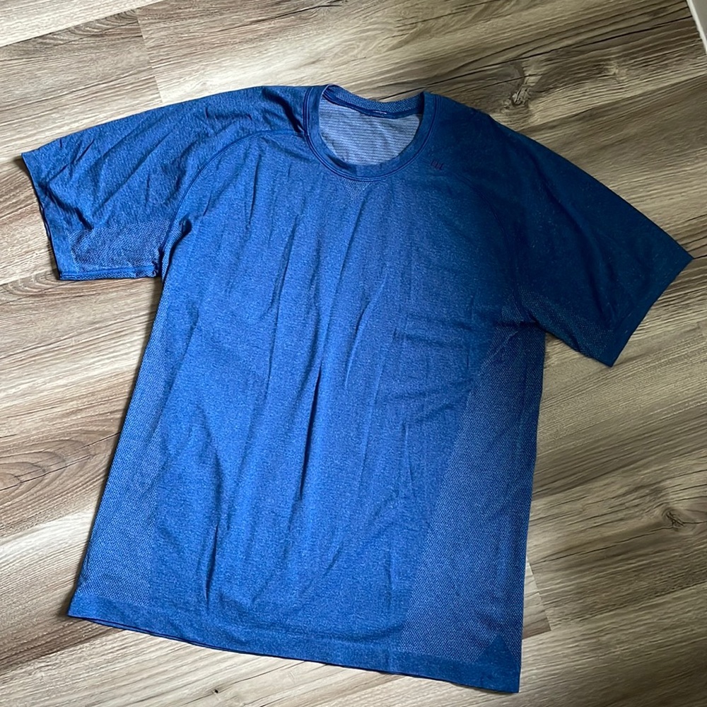 Large lululemon mens metal vent tech. Great condition